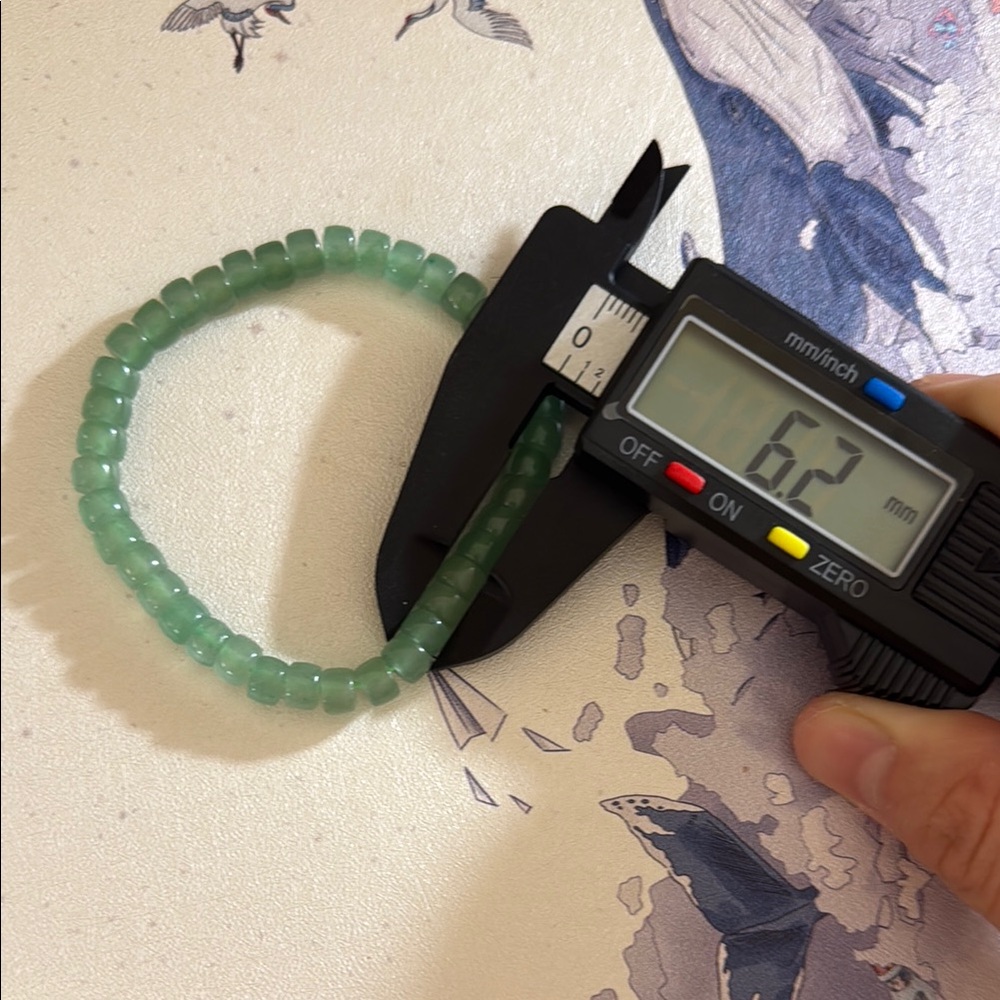 6mm Natural Green Beaded Jade Bracelet - Picture 2 of 6